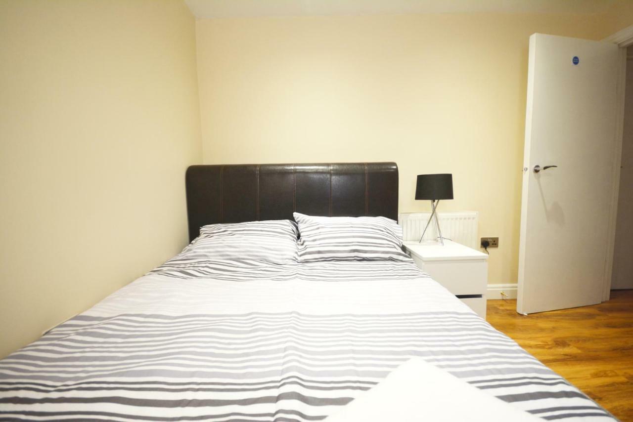 London Modern 4 Bedroom Apartment Exterior foto